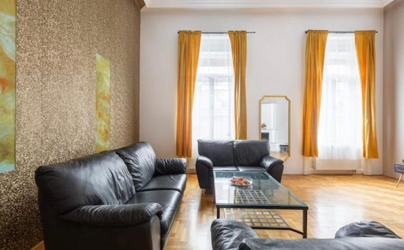 Mosaic Manor Apartament *